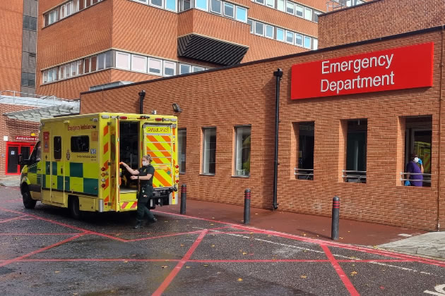 Incompetent A&amp;E Nurse Consistently Clocked Off Early

Mark Berry found to have skills of beginner despite 22 years in the job putneysw15.com/default.asp?se…