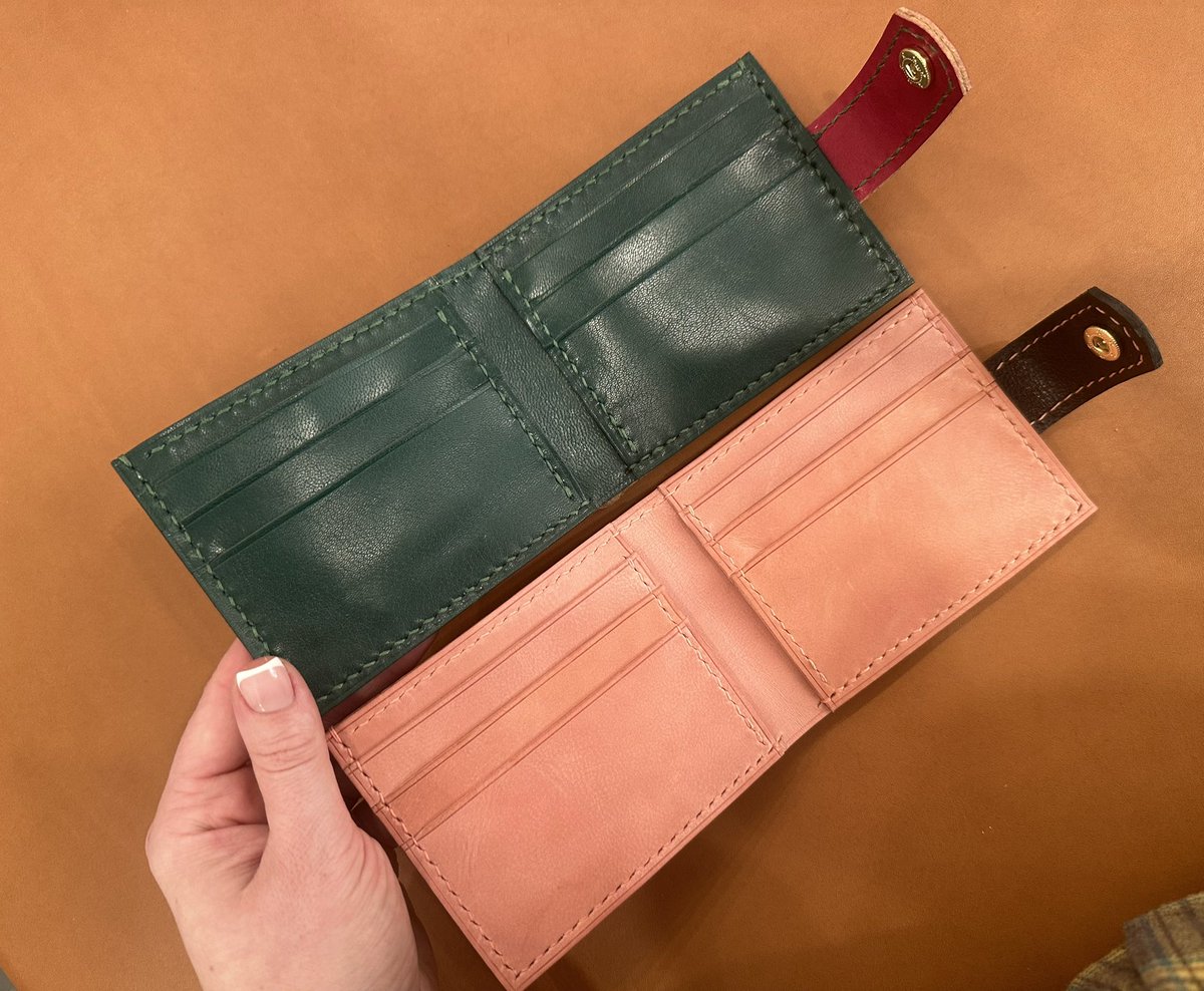 кошелёчки с кармашками для множества карт и отделением для налички (малиновый, изумрудный изнутри и чёрный, розовый изнутри) 5000₽

обереги от ханжей и мудаков, брелоки по 900₽/шт