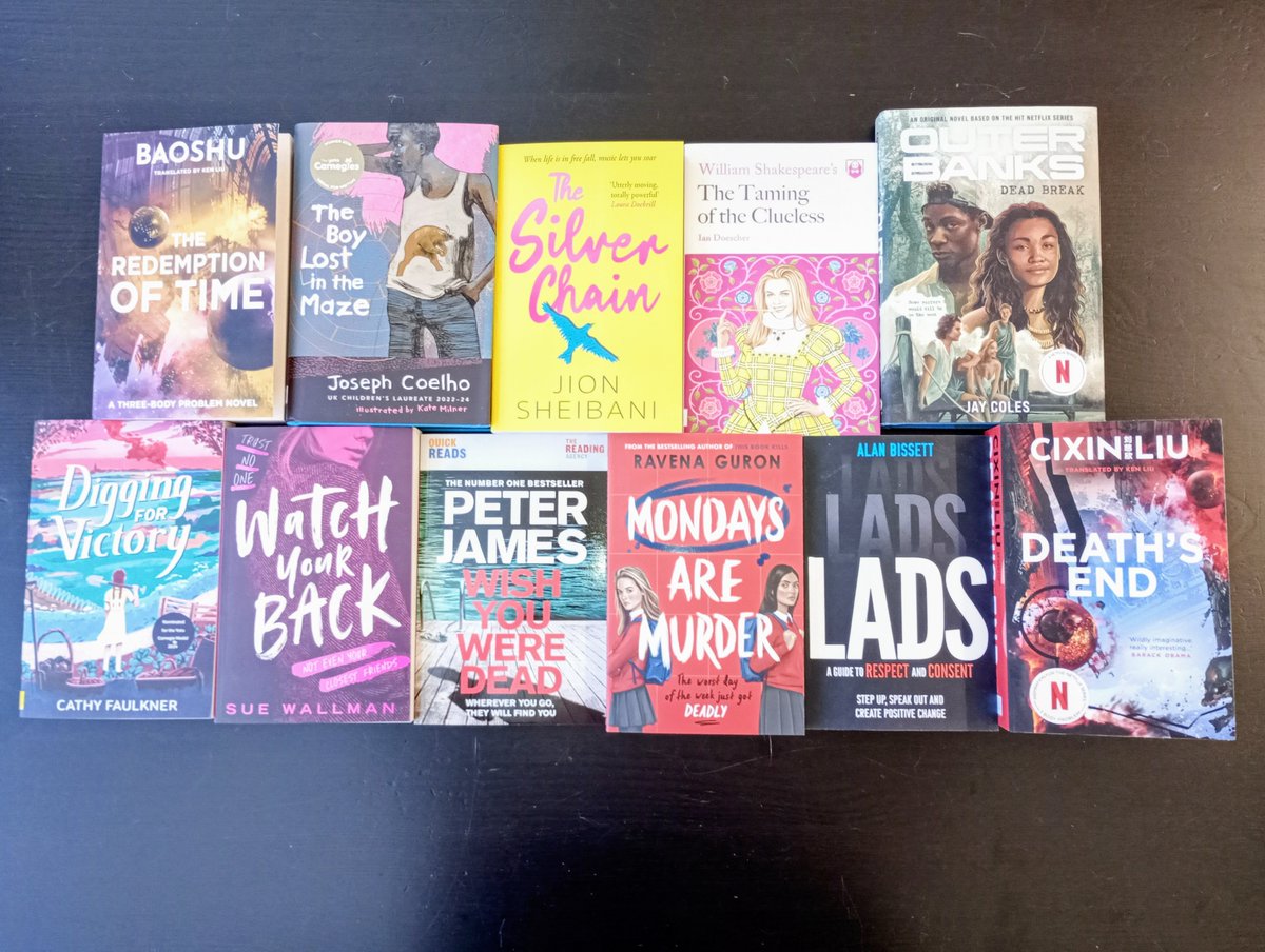 js_library's tweet image. More new books added to the shelves today!