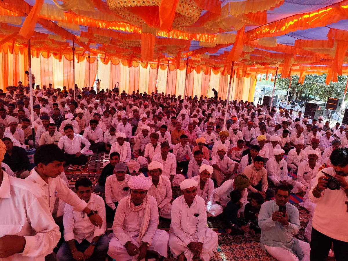 આજરોજ કરબુણ ગામે પુજ્ય શ્રી નાગરવનજી મહારાજ ના સાનિધ્યમાં શ્રી રામ ગૌશાળા ખાતે વાર્ષિકોત્સવ અને સ્નેહ મિલન સમારોહ યોજાયો હતો જેમાં ઉપસ્થિત રહીને સંતો મહંતો ના આશીર્વાદ લીધા સાથે સાથે આજુબાજુના વિસ્તાર માંથી બહોળી સંખ્યામાં પ્રજાજનો પધાર્યા હતા..!!