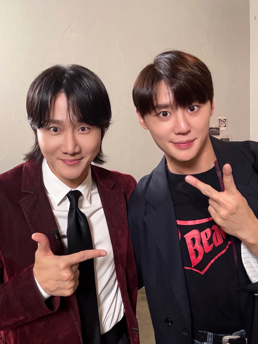 이 집 정말 용한 것 같아요ദ്ദി ˃ ᴗ ˂ )
타로 맛집 용타로🔮

준수 별점 ⭐️⭐️⭐️⭐️⭐️

🔗 youtu.be/PQqfL0q1ogo?si…

#김준수 #KIMJUNSU #XIA
#XIA준수 #ジュンス #金俊秀
#PALMTREEISLAND