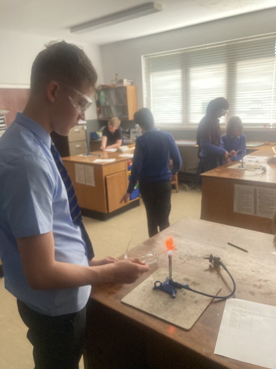 ScienceFernhill's tweet image. S1 having fun with flame tests #foreverthrive #madetomeasure