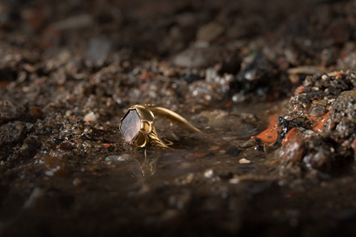 Secrets of the Thames: Mudlarking London’s lost treasures at London Museum Docklands from 4 April 2025 to 1 March 2026
londonvisitors.wordpress.com/2025/04/02/sec…