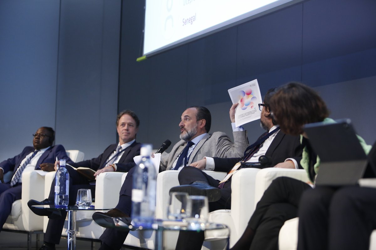 🟢Territorios y la agenda #FfD4

Ignacio Corlazzoli Hughes, <a href="/AgendaCAF/">CAF</a>

💬 Debemos integrar las políticas de desarrollo local, catalizar iniciativas e innovar. El activo principal que debemos cultivar es la confianza: sin confianza no hay democracia ni instituciones sólidas.