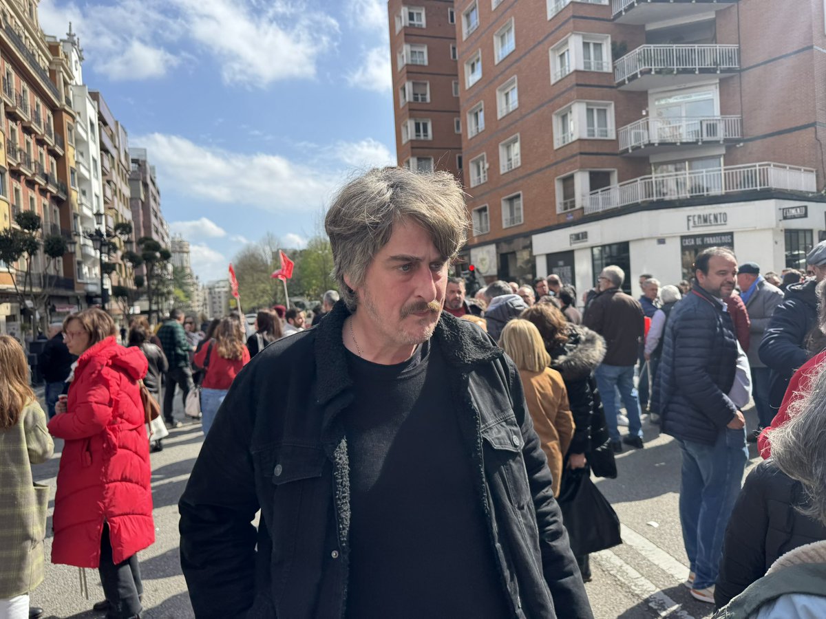 IUgrupoJGPA's tweet photo. Hoy la concentración organizada por @CCOOdeAsturias y @UGTAsturias para exigir seguridad en el empleo y en solidaridad por los fallecidos y heridos de la mina de Cerredo/Zarréu. https://t.co/Fizhvxvit0