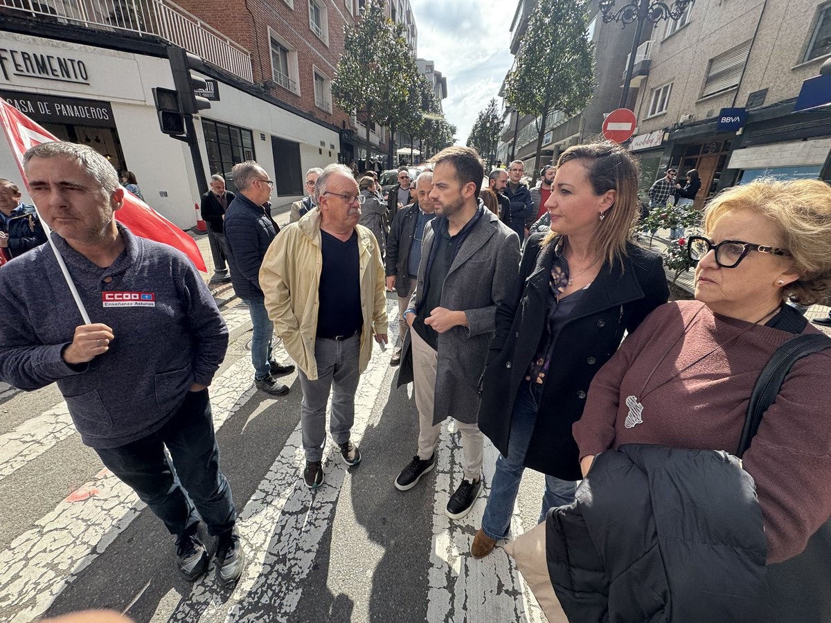 IUgrupoJGPA's tweet photo. Hoy la concentración organizada por @CCOOdeAsturias y @UGTAsturias para exigir seguridad en el empleo y en solidaridad por los fallecidos y heridos de la mina de Cerredo/Zarréu. https://t.co/Fizhvxvit0