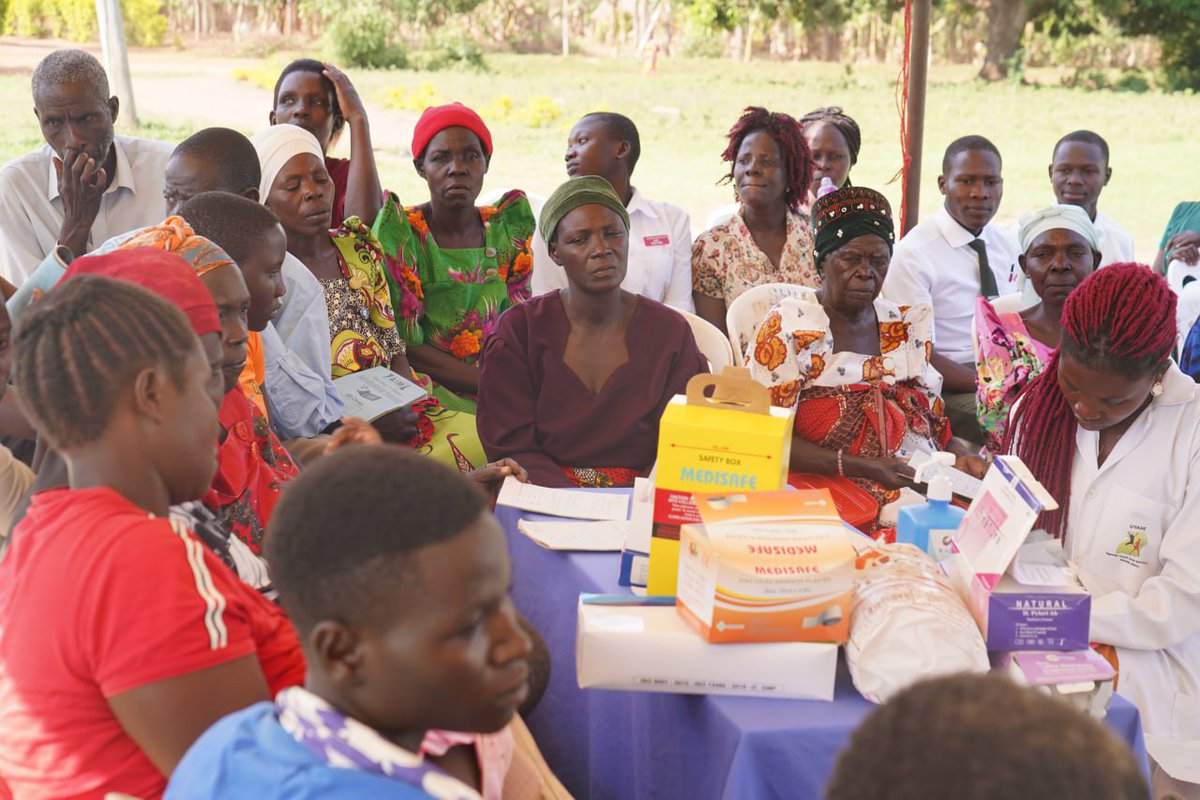 uyahf1's tweet photo. Happening Now!
📍Kanginima Primary school, Butebo District.

under the #IEHS project, we have partnered with @MinofHealthUG  through Butebo district local government specifically the Health department to extend our quarterly integrated community outreaches to the under served communities. 

Hundreds of community members including children and students have convened to receive free Health services around Maternal Child Health, non communicable diseases and health education. 

Our medical team and health workers from Kanginima hospital are providing  free comprehensive medical check ups, tests and treatments in various ailments, case managements, Ultra sound scans, Family planning, immunization and many more other healthcare services. 

During a health education session held this morning by Miss Patience Kagayi a midwife at Kanginima hospital, community members including both men and women promised to reflect and take steps towards the call for family planning and build better homes for purposes of healthy timing and spacing of pregnancies. 

Our integrated community outreaches being done across Butebo, Mbale, Budaka and Bukedea aims to bring closer health care services to the most vulnerable communities, promote primary healthcare to enhance community member's knowledge on health issues, and provide a platform for consultations to meet specific health care needs.
#IEHSCommunityOutreaches

We will keep you updated on our next stop!! 
@UNFPAUganda @germandoctorske @EUinUG @EnabelinUganda @TASOUganda @SwedeninUG