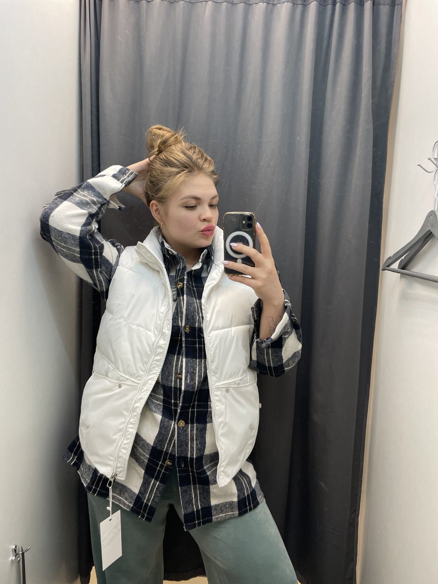 johnson_storie's tweet photo. Cute in the mirror… but trust me, I’m even more fun outside the frame. Wanna find out? https://t.co/9qC5uTtdzc