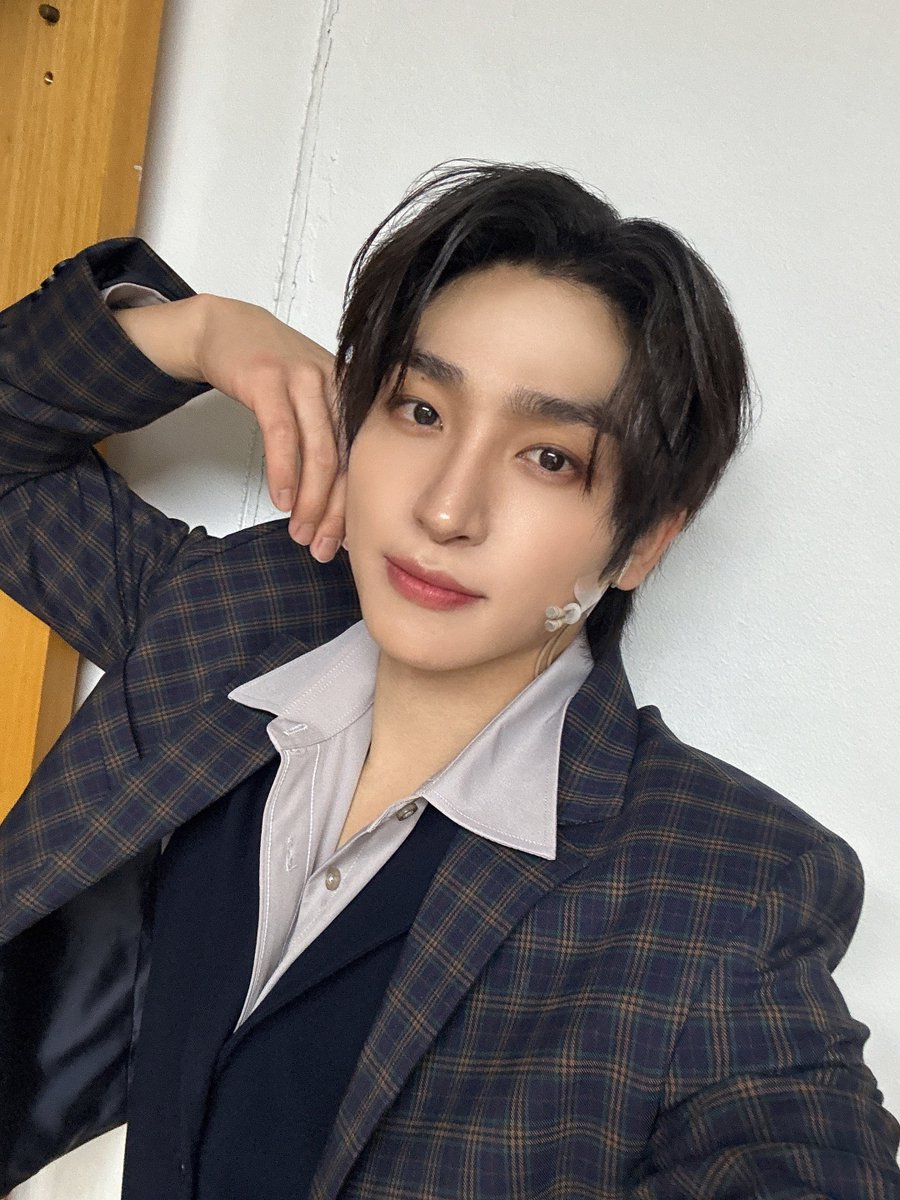 THEBOYZ_officl's tweet photo. [📸] 상미트루가 더비에게 보내는 선물🎁

https://t.co/bCwe9VGJDy

#THEBOYZ #더보이즈
#SANGYEON #상연 https://t.co/fFmgfXs0Lj
