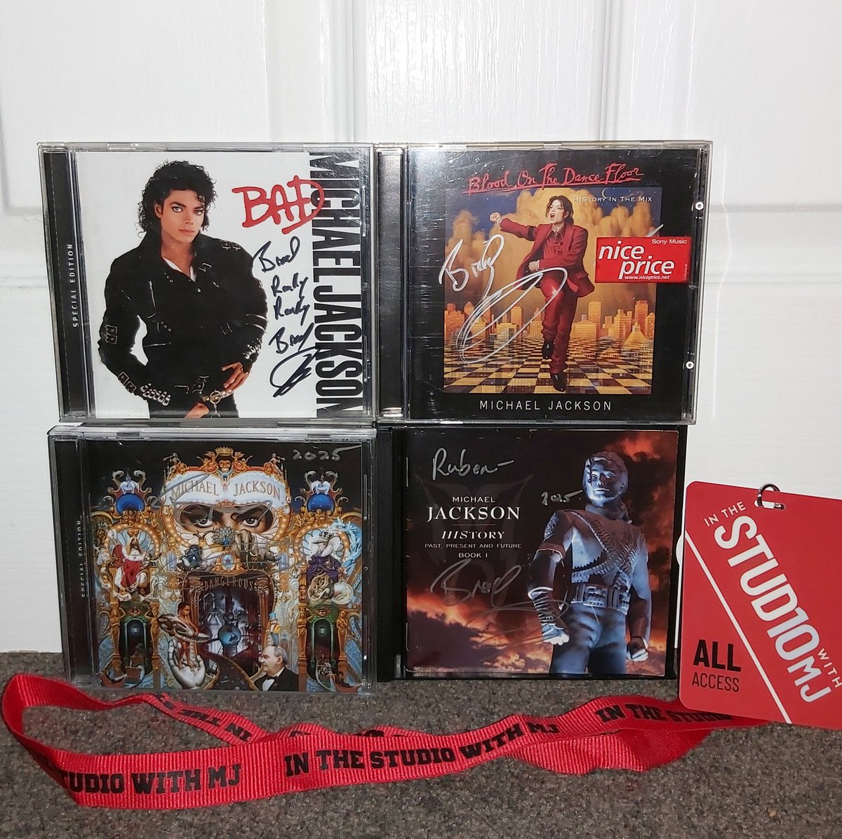 RUBFigs's tweet photo. Had the opportunity to attend a seminar with one of Michael Jackson's longtime producers, Brad Sundberg 🤯

Seriously an honour 🙏 He played rare snippets of unreleased tracks and behind-the-scenes videos from inside the studio!

If he ever comes to your area, don't hesitate 🙌 https://t.co/56GbVr7ZE4