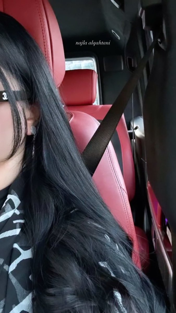 من هواياتي الممتعة أبتسم لشخص أعرف انه يكرهني 😊👍🏻