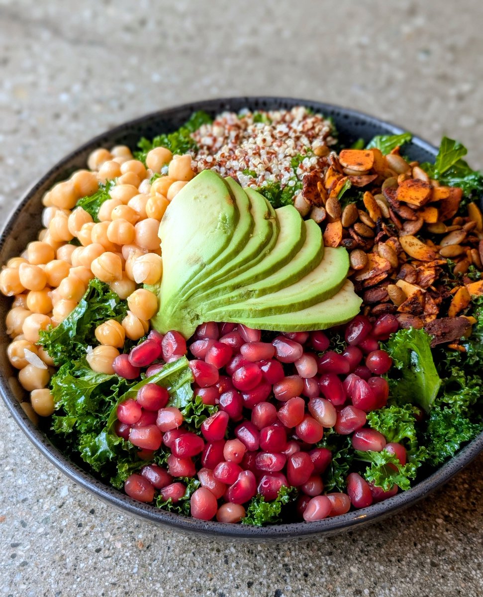 MEXICANA CHOPPED KALE // quinoa, chickpeas, avocado, spiced almonds &amp; pepitas, pomegranate seeds, red wine agave vinaigrette

#socalo #socalosantamonica #santamonica #eatlocal  socalo.com