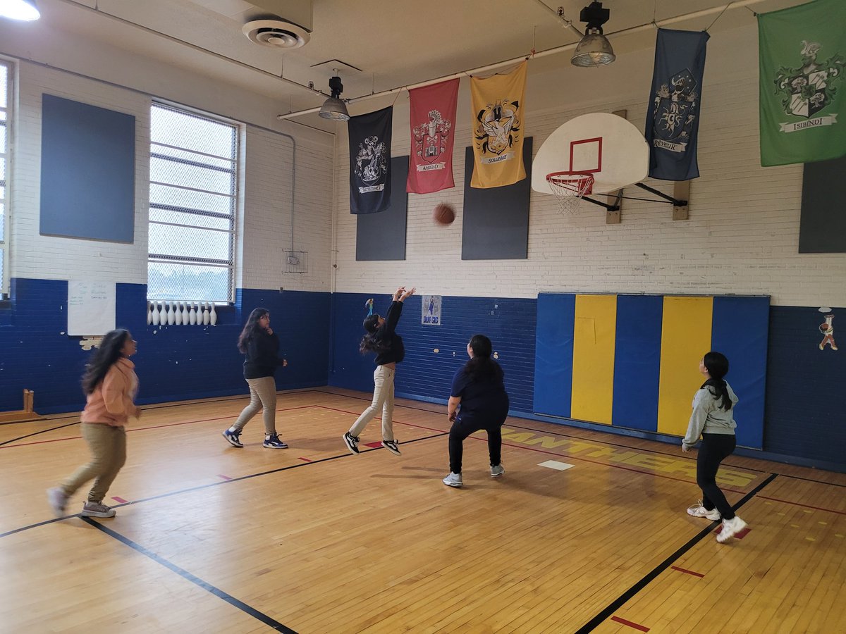 DallasPAL's tweet photo. What a great way to kick off Wednesday with some #PALHoops! 🏀 5th grade students at @urbanparkes started their basketball scrimmages today! https://t.co/WCxa7V2Zvc