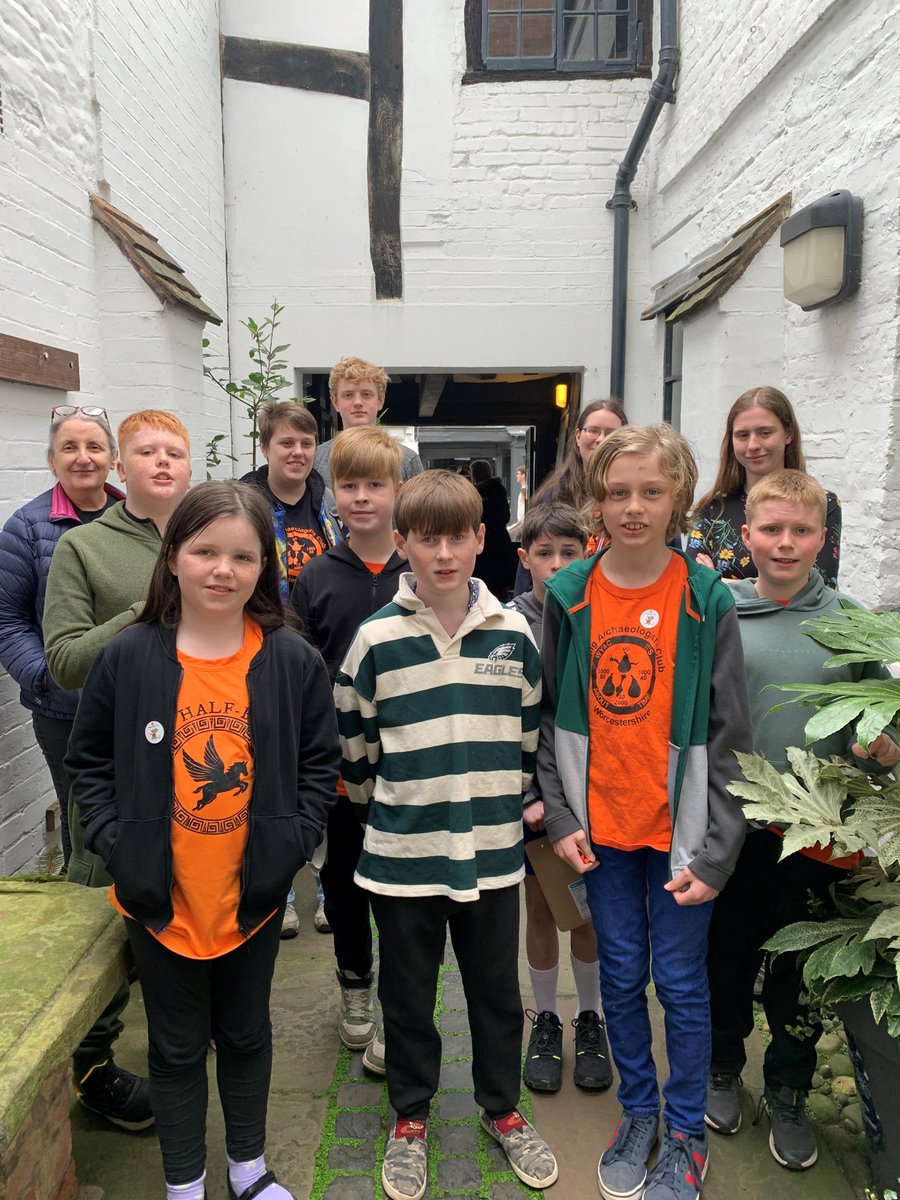 On Saturday the Worcester Young Archaeological Club visited us for an architecture tour, including a peek in our cellar, and had a go at weaving on our loom. They also listened to some early English tunes played live on the lute by our resident lutist. A great group, visit again!