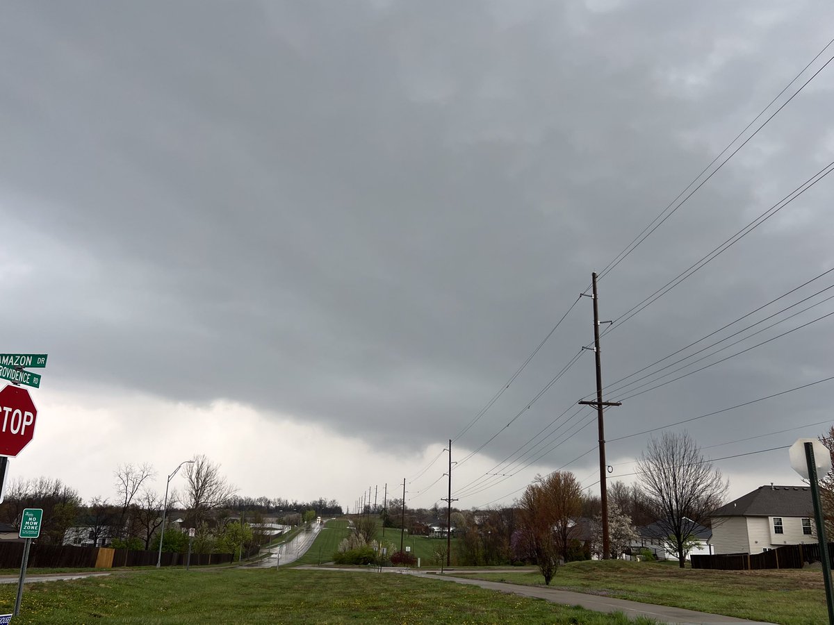 tarabr9's tweet photo. @KOMUMatt Pics from north side of CoMo of the cell that turned tornadic near Hallsville. https://t.co/fF93p5X1jb