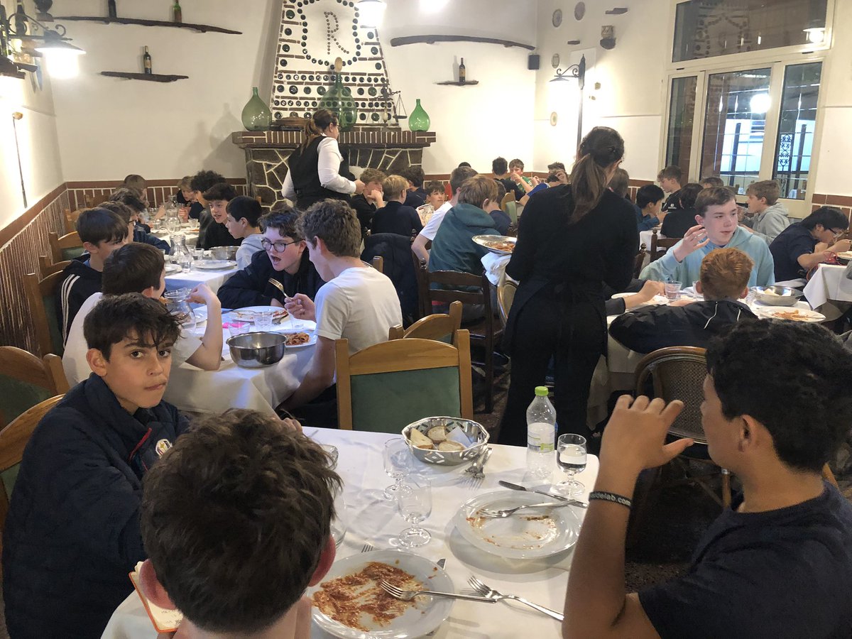 RGSGClassics's tweet photo. Out for dinner on our final evening. https://t.co/UqG9E52nCs