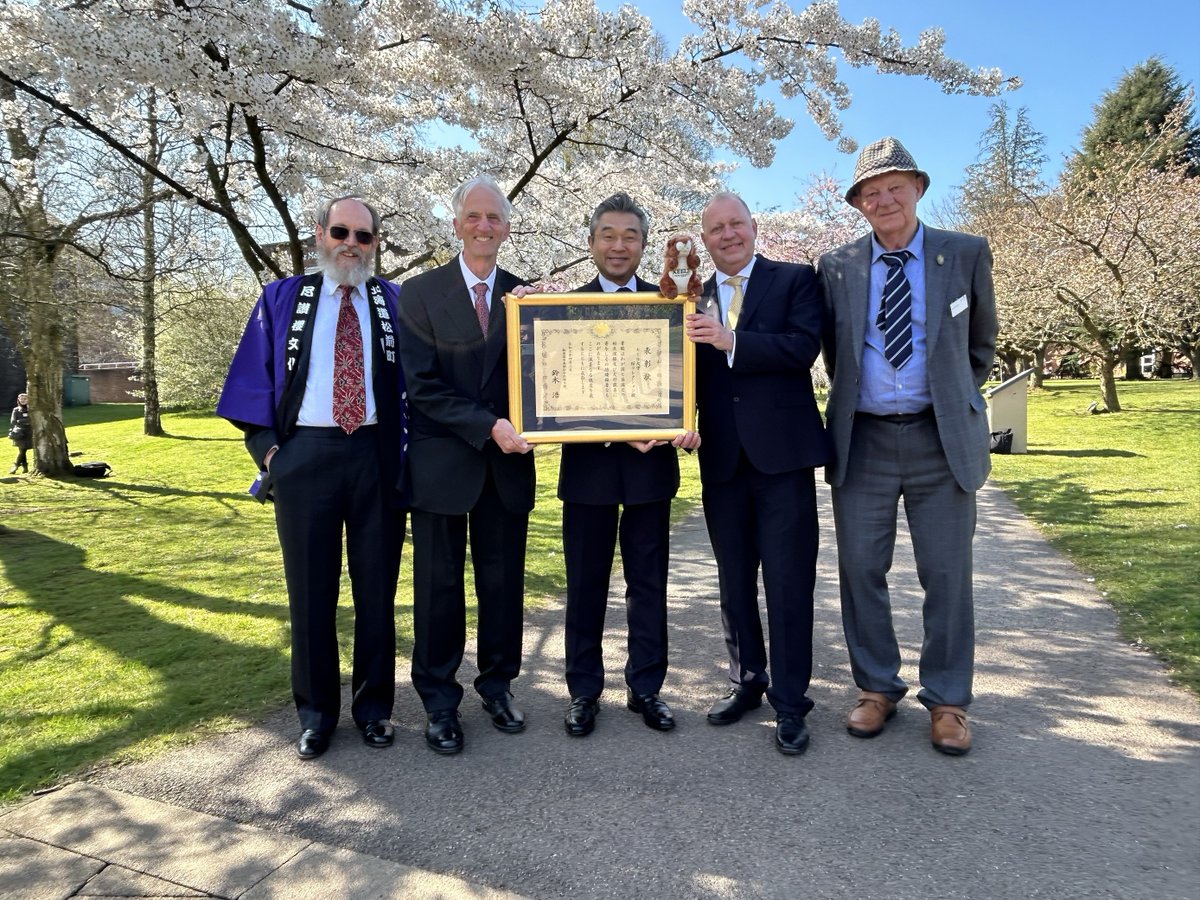 AmbJapanUK's tweet photo. ‘Delighted to present the Ambassador’s Commendation to @KeeleUniversity for their outstanding Collection of Flowering Cherries. Thank you for the warm welcome—it was a joy to celebrate with you and your squirrel mascot!’ https://t.co/z5ts4lBtFj