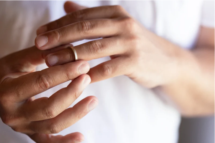 cathkarlin's tweet photo. Divorce is never easy, but a simplified divorce can be more manageable.

If you and your spouse have already split your property and there are no claims left to make, this could be a smoother path.

The process is simple; just fill out a form, and the court will handle the rest. https://t.co/kNxvyissPX