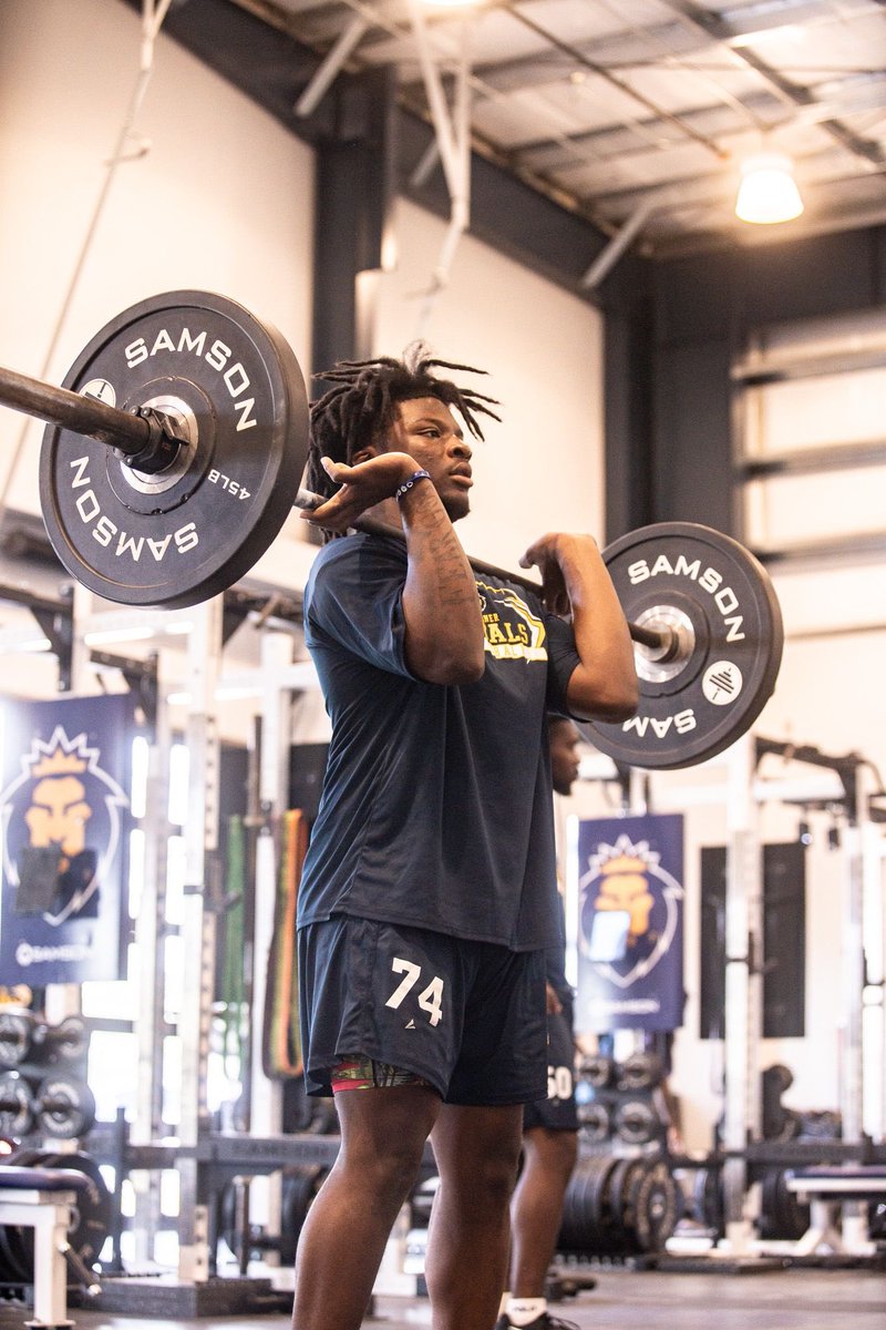 They gotta respect I’m really grinding I ain’t asking for favors 🧏🏾‍♂️