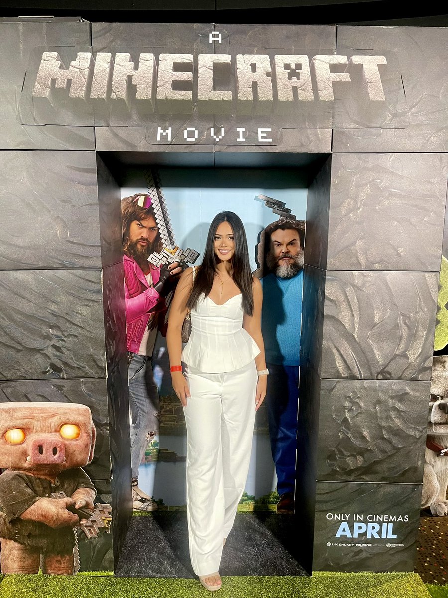 Was invited to watch the #MineCraftMovie before public release 🤗 thank you @WarnerBrosAU #WBInvited 

P.s. that pickaxe is a mic
