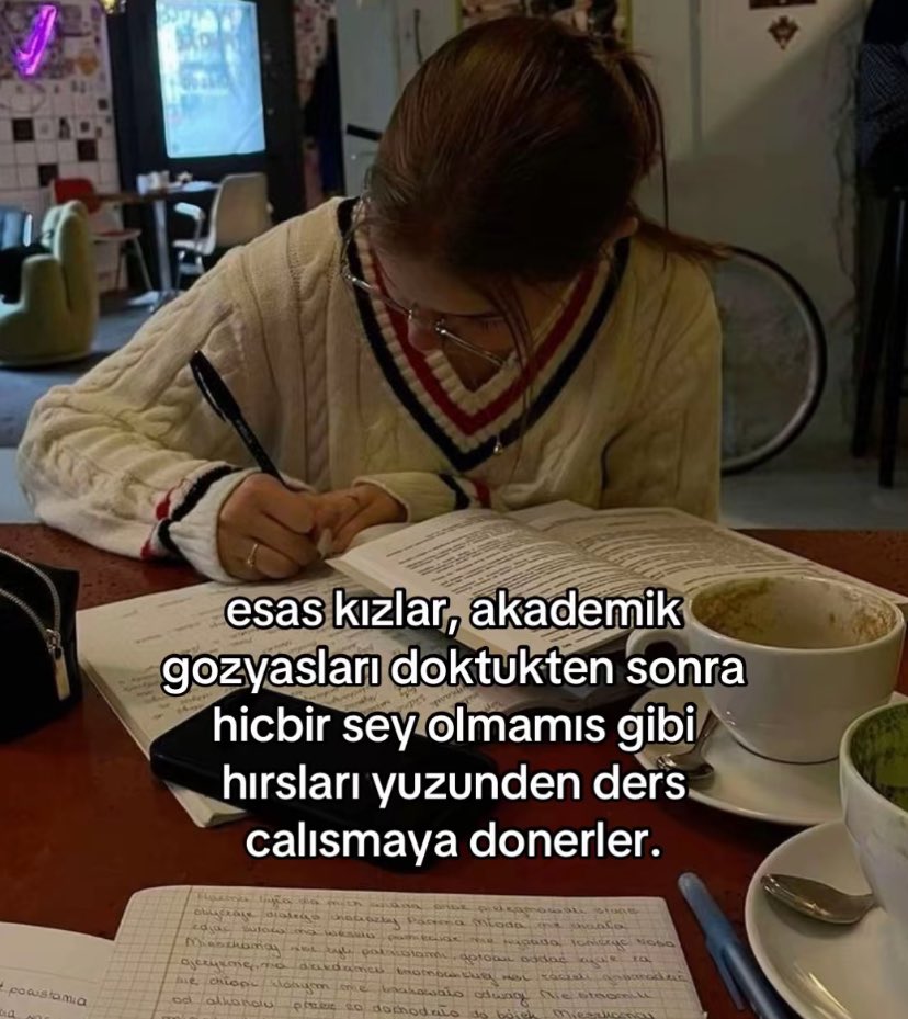 Alya (@alyareckles) on Twitter photo 