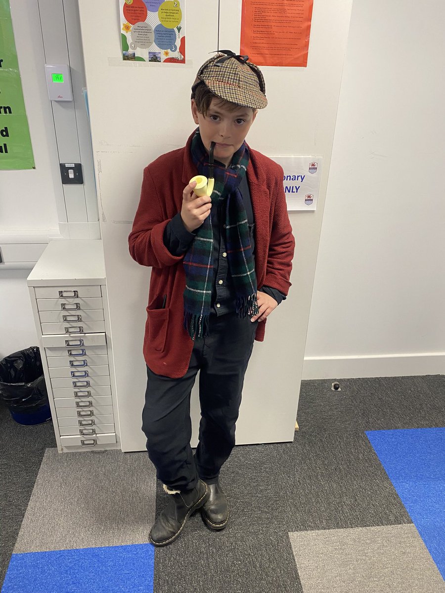 🌟 Congrats to ‘T’! 🌟He won Best Dressed for World Book Day in 7SSH with his amazing Sherlock Holmes costume! 🕵️‍♂️🔎 He put in so much effort and truly brought the detective to life.
Well done, T, for celebrating the magic of reading! 📚 #WorldBookDay #SherlockHolmes #BestDressed