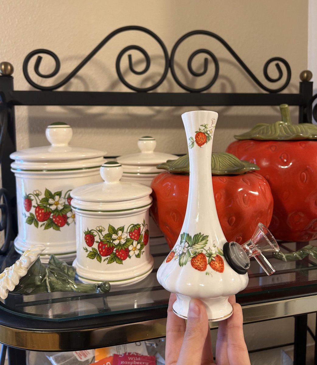 New strawberry bong matches my kitchen🍓