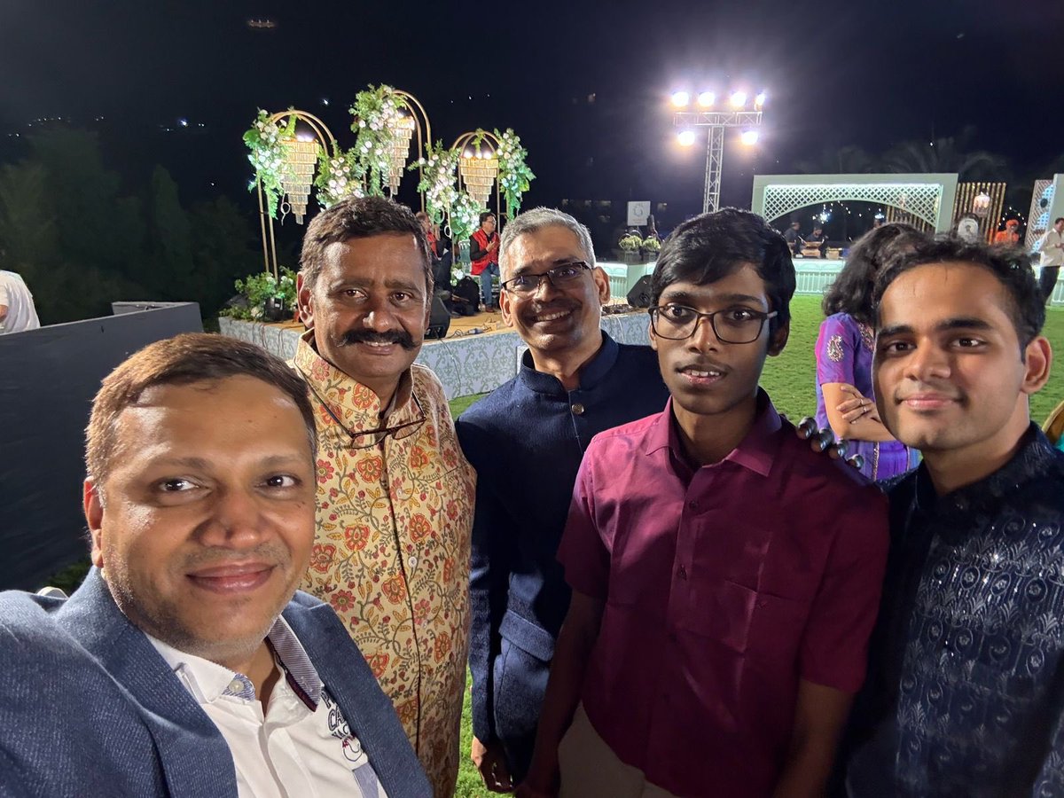 Sunder Meenakshi Narayan Iyer (@siyer30) on Twitter photo Wonderful evening with The stars of the squares, nice meeting <a href="/rpraggnachess/">Praggnanandhaa</a> <a href="/chessgmkunte/">Abhijit kunte</a> <a href="/ArjunErigaisi/">Arjun Erigaisi</a> and
#RBRamesh today Wonderful evening with The stars of the squares, nice meeting <a href="/rpraggnachess/">Praggnanandhaa</a> <a href="/chessgmkunte/">Abhijit kunte</a> <a href="/ArjunErigaisi/">Arjun Erigaisi</a> and
#RBRamesh today