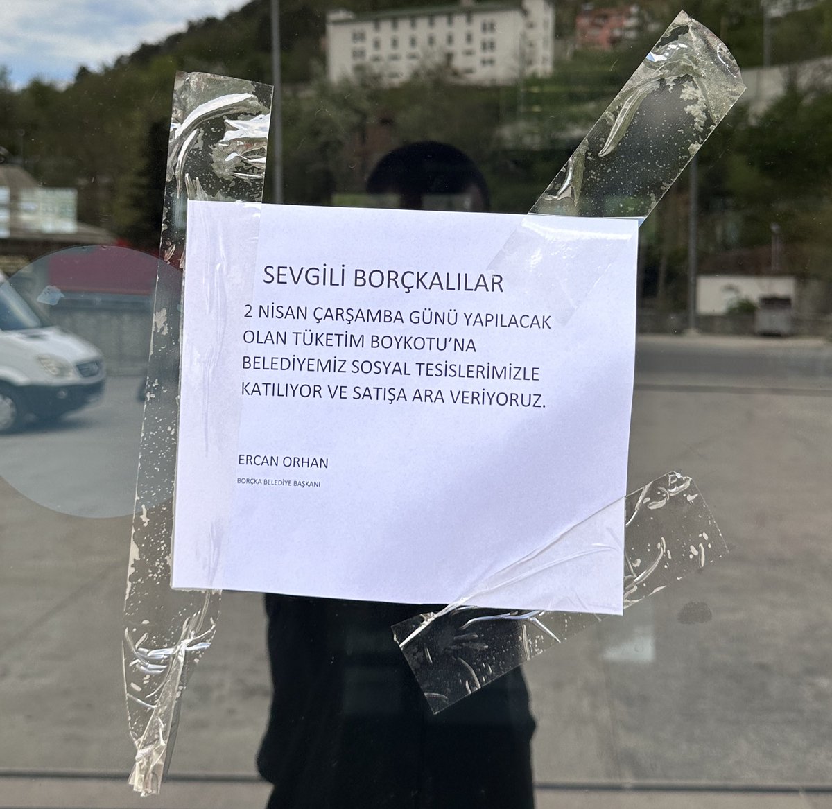 3-5 yılda bir ülkemizin güzel topraklarını gezmek için km lerce uzaktan geliyoruz fakat saçma sapan bir boykot yüzünden çoluk çocuğumuzla aç kalıyoruz! 
Sosyal tesisin boykot yaptığı nerde görülmüş!
Bir daha Artvin asla! <a href="/Borckabel/">Borçka Belediyesi</a> #BoykotDeğillMilliZarar