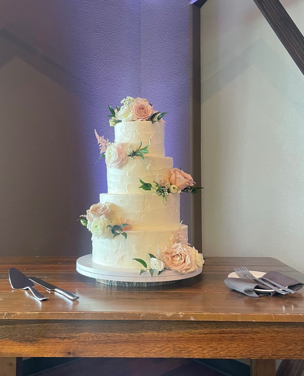 What could be better than a cake of spring flowers?

To sweeten your celebration with a custom cake of your own, you can click here: themakery.com