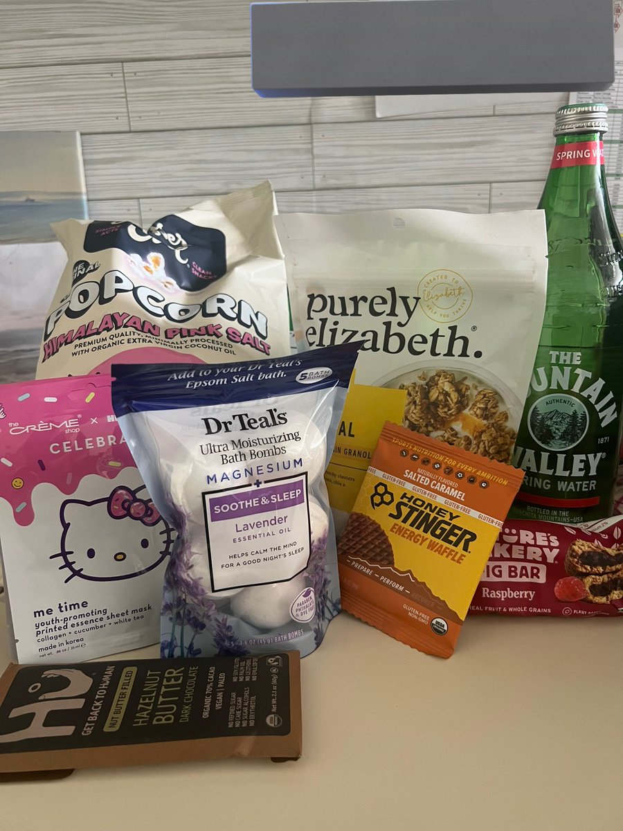 I did the March wellness challenge, 10k steps for 10 days and won a prize! Thank you <a href="/Martin_Mustangs/">Martin Elementary</a> for my goodies! 🏃🏾‍♀️🎖️