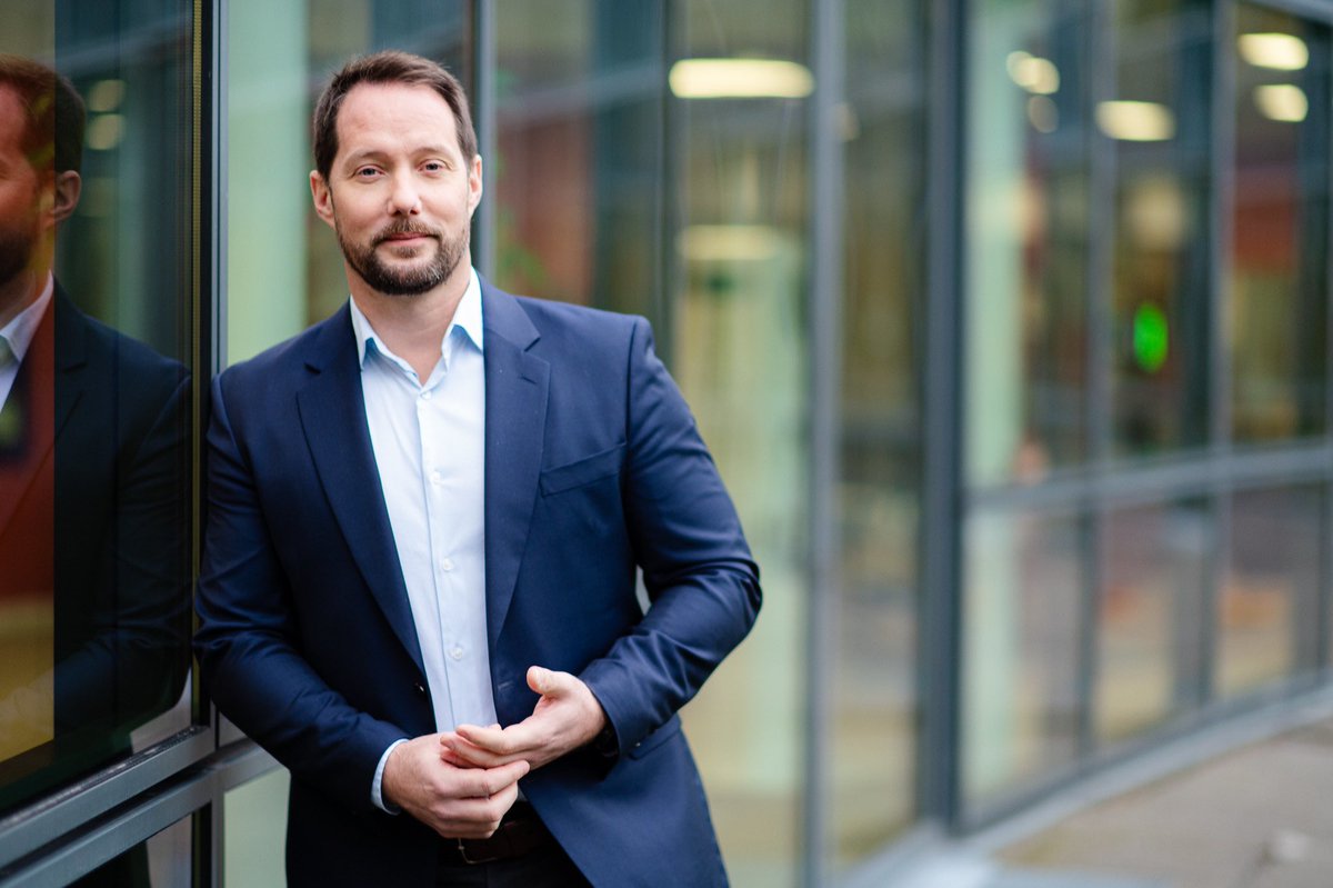 <a href="/Thom_astro/">Thomas Pesquet</a> devient Directeur Général de #Novespace ! 🧑🏻‍🚀Astronaute de l'<a href="/ESA_fr/">ESA France</a>, 👨🏻‍✈️pilote de l'Airbus A310 ZERO-G, ingénieur &amp; 👨🏻‍🎓fraîchement diplômé de l’<a href="/INSEAD/">INSEAD</a>, il rejoint une équipe unique pour faire grandir l’aventure en #0G

Novespace est une filiale du <a href="/CNES/">CNES</a>