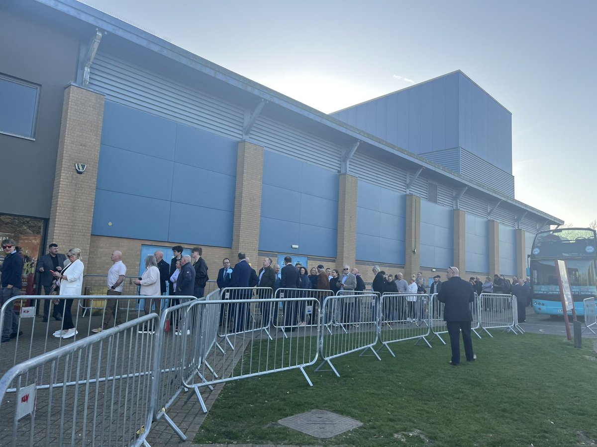 NNjournalism's tweet image. Very busy at the reform uk rally in Northants this evening. (If these are all Northants folk think the other parties should be getting slightly anxious worried ahead of the local elections )