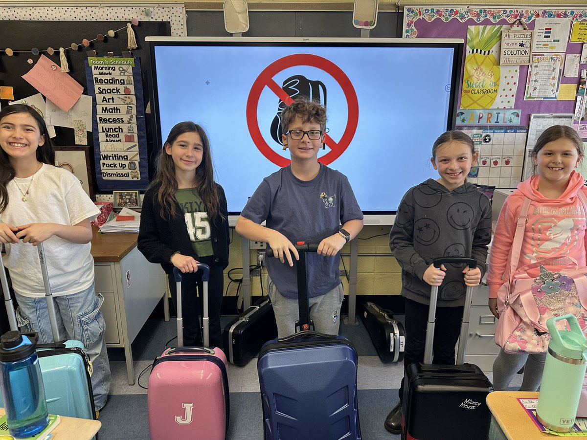 mrsjcorea's tweet photo. Anything But a Backpack Day! @School9E @KristenPizzuto https://t.co/zbUOiBdU8a