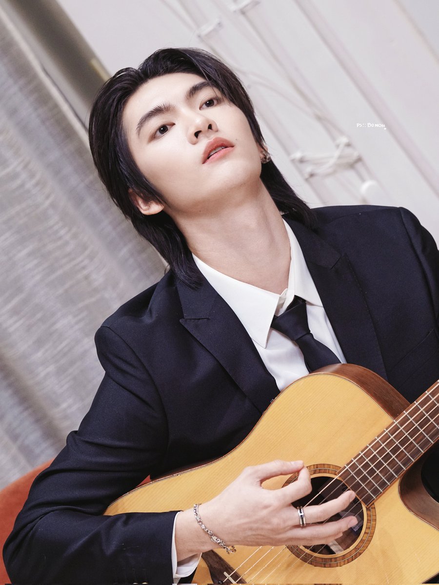 Spicy_Y_GirL's tweet image. บอสกับสูทดำจับกีต้าร์ หล่อสุดๆไปเลย 🫠🫠
@Bossckm_
BOSSNOEUL MIDATO LIVE
#MIDATOxBossNoeul 
#Bosschaikamon #Noeulnuttarat #ShawtyBoss #MagentaBoy #BoNoh