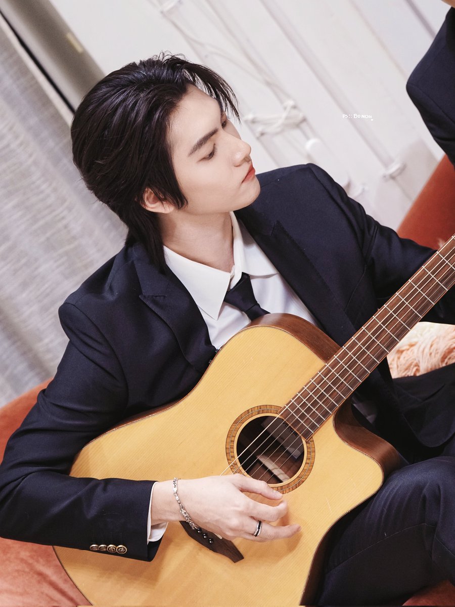 Spicy_Y_GirL's tweet image. บอสกับสูทดำจับกีต้าร์ หล่อสุดๆไปเลย 🫠🫠
@Bossckm_
BOSSNOEUL MIDATO LIVE
#MIDATOxBossNoeul 
#Bosschaikamon #Noeulnuttarat #ShawtyBoss #MagentaBoy #BoNoh