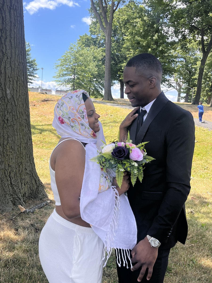 vasilvestre's tweet image. @OfficiantWed This joyful couple said “I do” in a peaceful East Orange, NJ park — no stress, no crowd, just love. 💍🌿

At Simple Marriages, we make intimate weddings simple, meaningful, and affordable.
Ready to elope your way? 👉 simplemarriages.com
#Elopement #NJWeddings