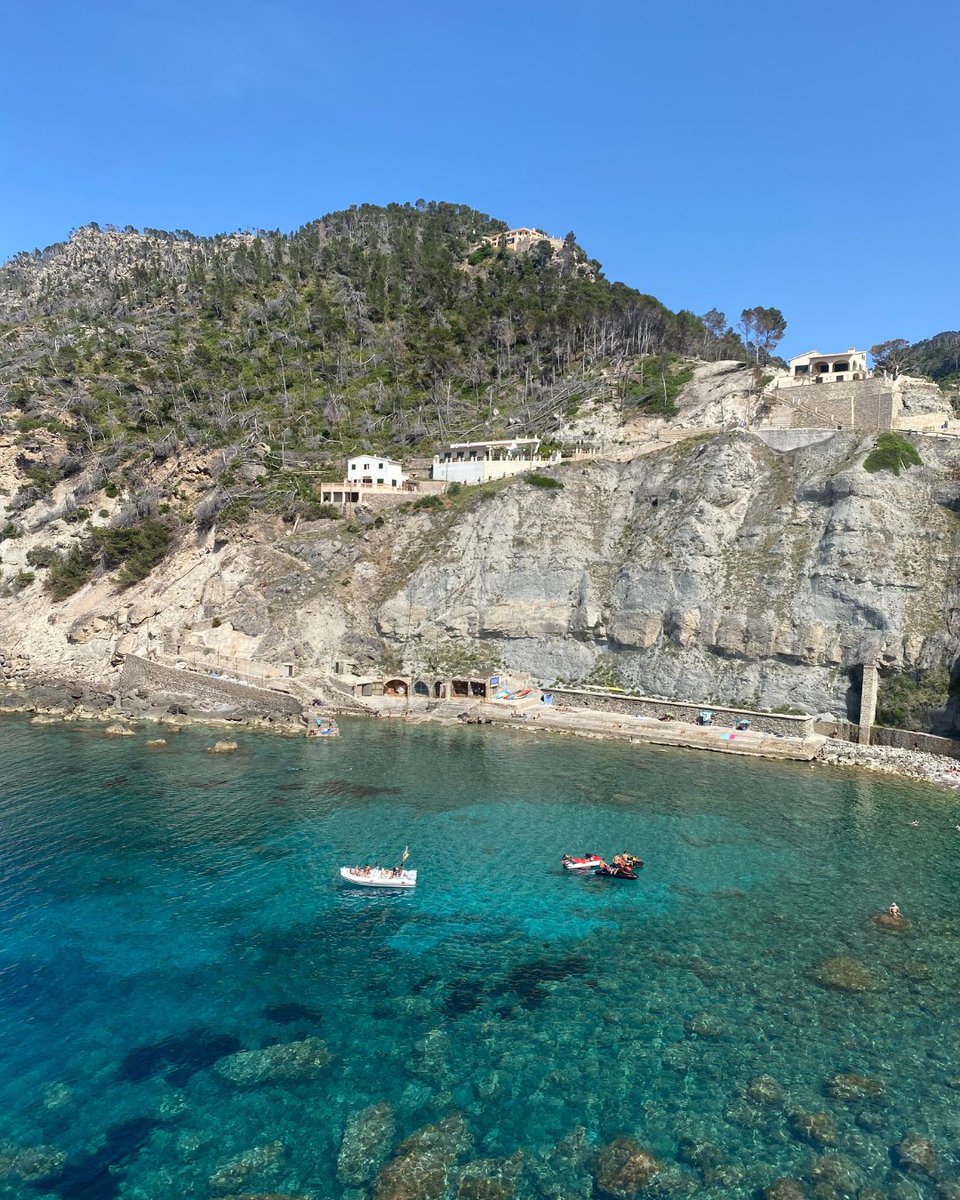 Nuestra Tierra nos regala paisajes increíbles como este. 🌍 Cuidémosla hoy y siempre.

El Día de la Tierra, celebrado cada 22 de abril, llama la atención sobre el medioambiente y promueve la conservación y la sostenibilidad. 

#DíaDeLaTierra  #mallorca