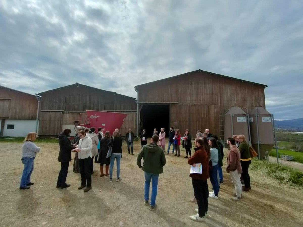 FondazioneFirab's tweet image. Visita in azienda zootecnica bio nei dintorni di Lione 🇫🇷 nel contesto del progetto europeo #OrganicClimateNet: 
discutiamo di tecniche di agricoltura climatica in bio e prepariamo le prime #cross #visits di scambio tra #agricoltori #bio!
@OrganicsEurope @InstitutElevage
