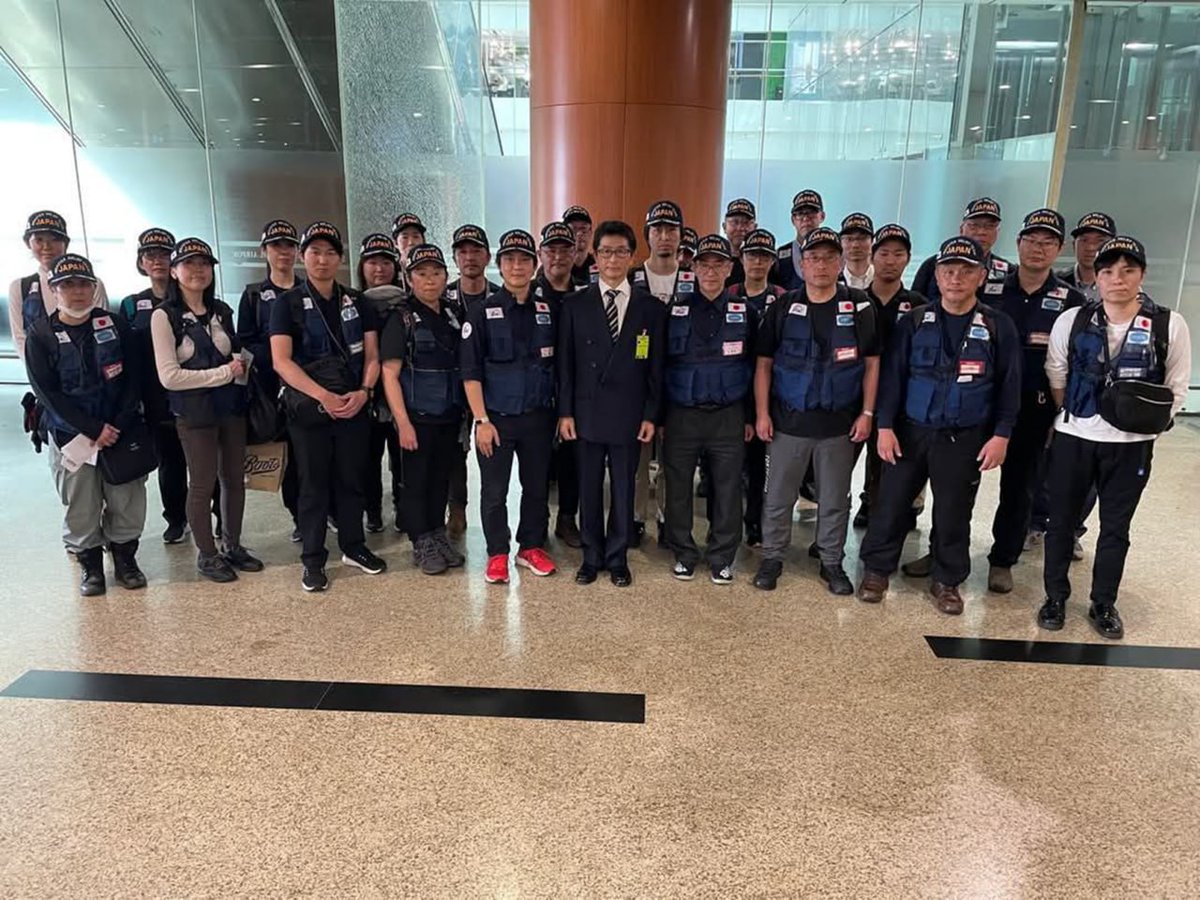 msthetzaw's tweet photo. The Japan Disaster Relief (JDR) Medical &amp; Technical Team has arrived in Myanmar. Comprising 32 members, including JICA staff &amp; medical experts, they will conduct medical operations based on on-ground needs. #MyanmarFactCheck #MyanmarDisasterRelief https://t.co/TtsDbuWOT7