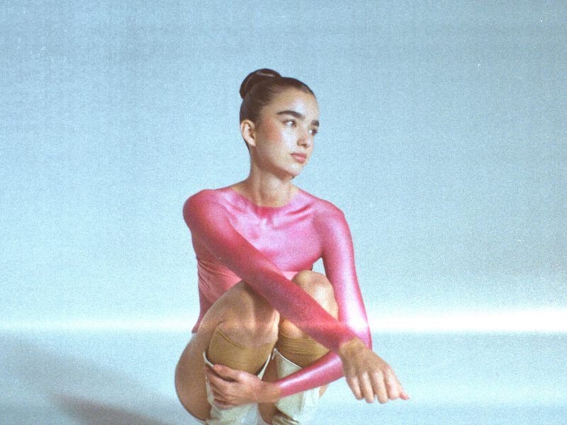 La cantante pop sueca-mexicana Sofia Monroy nos comparte en exclusiva para MEOW Mag los detalles detrás de ‘MORENA’, su primer álbum, donde explora sus raíces a través de la vida, el amor y la muerte 💿💔🌹 buff.ly/nRHrkne  

#MEOWMusic #SofiaMonroy