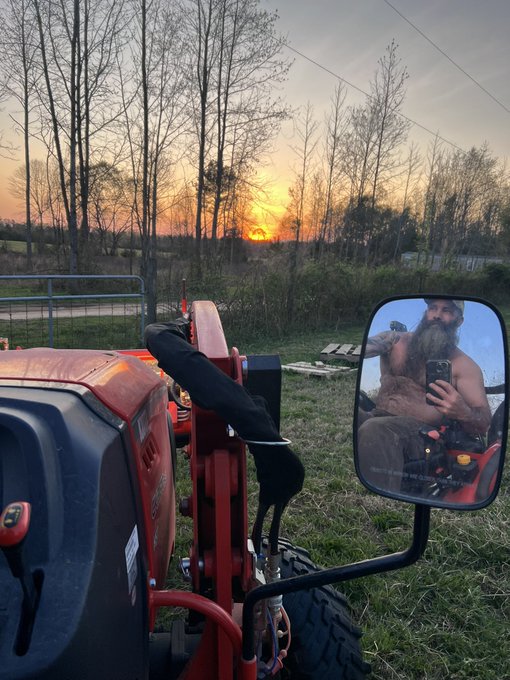 Who likes country men? Personally I couldn’t imagine any other way to live. https://t.co/l3lLXszOWi