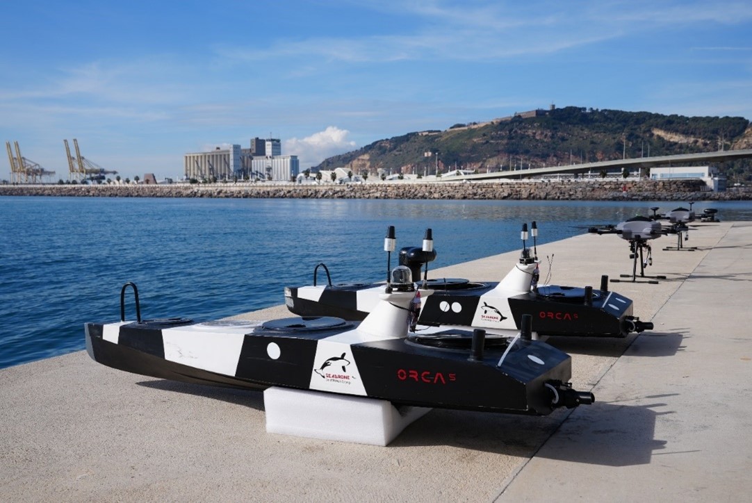 MasOrange (@masorange_es) on Twitter photo 🚀<a href="/orange_es/">Orange España</a> y el <a href="/PortdeBarcelona/">Port de Barcelona</a> realizan la primera prueba en España con drones acuáticos y aéreos autónomos conectados a #5GSA. 💡
Gracias a su sincronización y transmisión en tiempo real, estos #drones revolucionan la operativa del puerto sin interferir en su actividad 🚀<a href="/orange_es/">Orange España</a> y el <a href="/PortdeBarcelona/">Port de Barcelona</a> realizan la primera prueba en España con drones acuáticos y aéreos autónomos conectados a #5GSA. 💡
Gracias a su sincronización y transmisión en tiempo real, estos #drones revolucionan la operativa del puerto sin interferir en su actividad