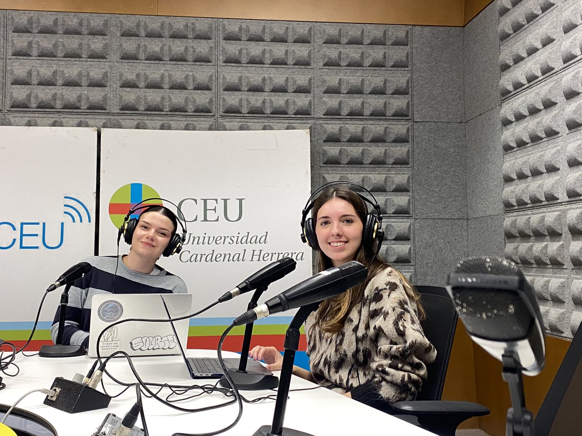Ya está ON AIR🚨 ATELIER con nuestras colaboradoras <a href="/Andreina_Pietri/">Andreina Pietri</a> <a href="/lauraachofre/">Laura Chofré</a>, Araceli y María
