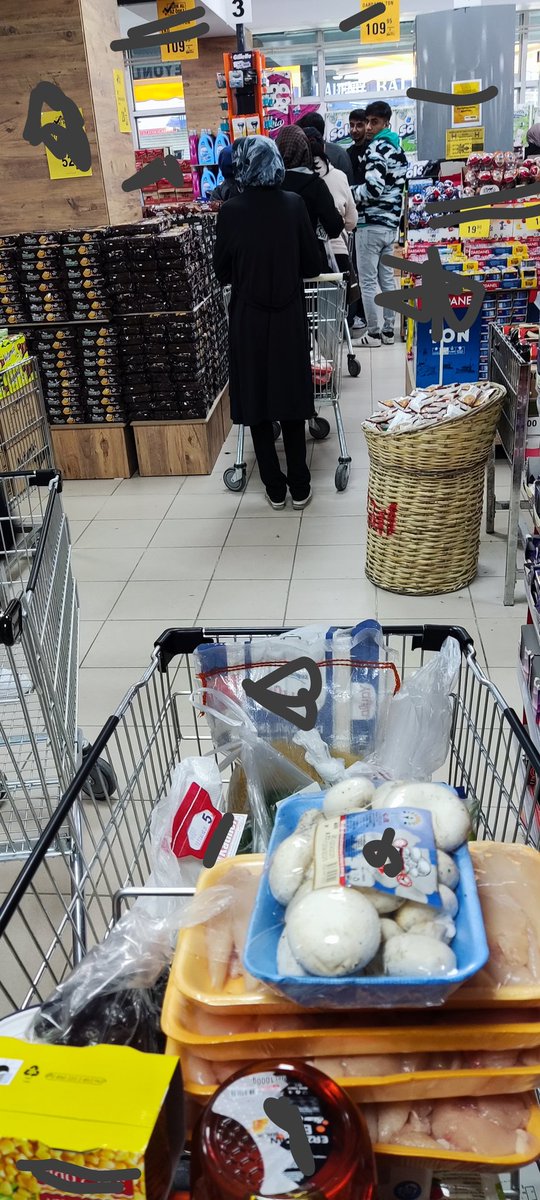 Market alışverişimi semtimizin kaliteli ve işini iyi yapan,CHP li bir seçmen olan,Alevi dostumuzdan yaptım, çünkü biliyorum ki 1000 yıldır aynı topraklarda yaşadığım dostlarımı bir tek siyasetçiye bile değişmem. 
#Boykot <a href="/eczozgurozel/">Özgür Özel</a> 
<a href="/RTErdogan/">Recep Tayyip Erdoğan</a> <a href="/herkesicinCHP/">CHP 🇹🇷</a> <a href="/Akparti/">AK Parti</a>