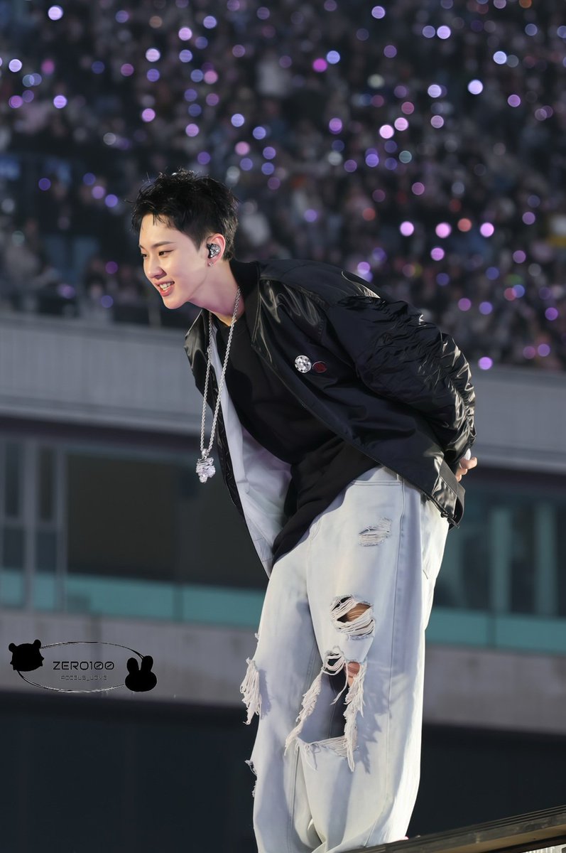 250320 SEVENTEEN CARAT LAND 

너는 이런 눈으로 우리를 보고있구나..

#세븐틴 #SEVENTEEN 
#권순영 #순영 #호시 #hoshi #ホシ