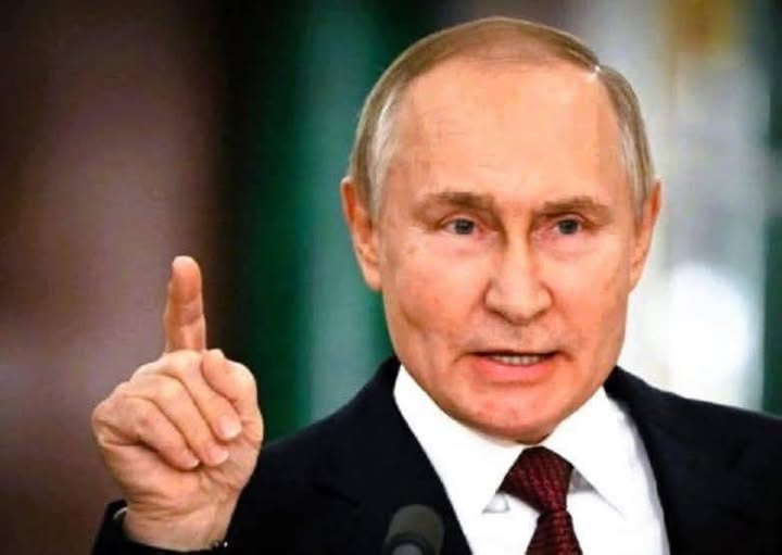GiorgiaSalvagn1's tweet photo. -Mariana Dumitru-

"Poi i BRICS (Brasile, Russia, India, Cina e SudAfrica), é un “accordo commerciale” a cui aderiranno presto Argentina e Turchia (https://t.co/fJMLUJEGMb).
E, dopo, anche Venezuela, ArabiaSaudita e Iran (BRIC
ULTIMA ORA!

LO SCIOCCANTE AVVERTIMENTO DI PUTIN ALL'EUROPA: "LA RUSSIA NON È IL VOSTRO NEMICO.
I VOSTRI LEADER LO SONO!"
In uno sbalorditivo discorso televisivo, Vladimir Putin ha infranto le bugie delle élite occidentali. Ha esposto come i leader globalisti abbiano usato paura, propaganda e guerra economica per tenere l'Europa sotto il loro controllo.
La Russia non ha mai minacciato l'Europa, ma i vostri leader sì.
Chi ha veramente causato la crisi energetica?
Chi trae profitto dalla macchina da guerra della NATO?
Chi sta distruggendo l'Europa dall'interno?
La verità è venuta fuori.    E le élite sono nel panico.
Le parole di Putin sono state chiare: la Russia non è mai stata e non sarà mai vostra nemica.
Mentre l'Europa crolla sotto la rovina economica, la carenza di energia e il caos interno, i governi controllati dai globalisti continuano ad alimentare la stessa falsa narrazione.
LA MACCHINA DELLA PROPAGANDA DELL'OCCIDENTE STA COLLASSO
Per anni, i leader occidentali hanno dipinto la Russia come il cattivo, usando false minacce per giustificare la guerra, budget militari alle stelle e sorveglianza di massa.
Ma ora, le crepe nel loro inganno si stanno allargando.
Putin ha detto la verità innegabile:
 La Russia non ha bisogno delle risorse dell'Europa: è il paese più ricco al mondo di materie prime.
 La Russia è grande il doppio di tutta l'Europa messa insieme. A cosa servirebbero i territori europei?
 La Russia ha fornito all'Europa gas, materie prime e aiuti a basso costo, mentre l'Occidente dissanguava i propri cittadini.
E all'improvviso?
I media mainstream tacciono.
IL VERO NEMICO: I LEADER DELL'EUROPA
Non è stata la Russia a:
 Imporre politiche energetiche che hanno reso il riscaldamento inaccessibile.
 Ha aperto le frontiere alle migrazioni di massa, portando a criminalità e collasso sociale.
 Ha creato crisi economiche, carenze alimentari e un'inflazione da record.
Ogni difficoltà che l'Europa affronta oggi è stata orchestrata dai suoi STESSI leader.
Putin ha posto una semplice domanda: "Cosa vi ha fatto la Russia per odiarla così tanto?"
La risposta? Niente.
PERCHÉ L'OCCIDENTE TEME QUESTO MESSAGGIO
Le élite occidentali prosperano sulla guerra, la divisione e la paura. Usano la Russia come capro espiatorio per distrarre dalla propria corruzione.
Ma ora?    L'illusione si sta rompendo.
 Cosa succede quando gli europei si rendono conto di essere stati ingannati per decenni?
 Cosa succede quando smettono di credere alla propaganda?
Cosa succede quando chiedono conto?
La risposta terrorizza le élite, perché significherà la fine del loro governo.
L'Europa deve fare una scelta: continuerà a essere pedina dei globalisti o si sveglierà?
Perché una cosa è certa: la verità non può più essere ignorata."