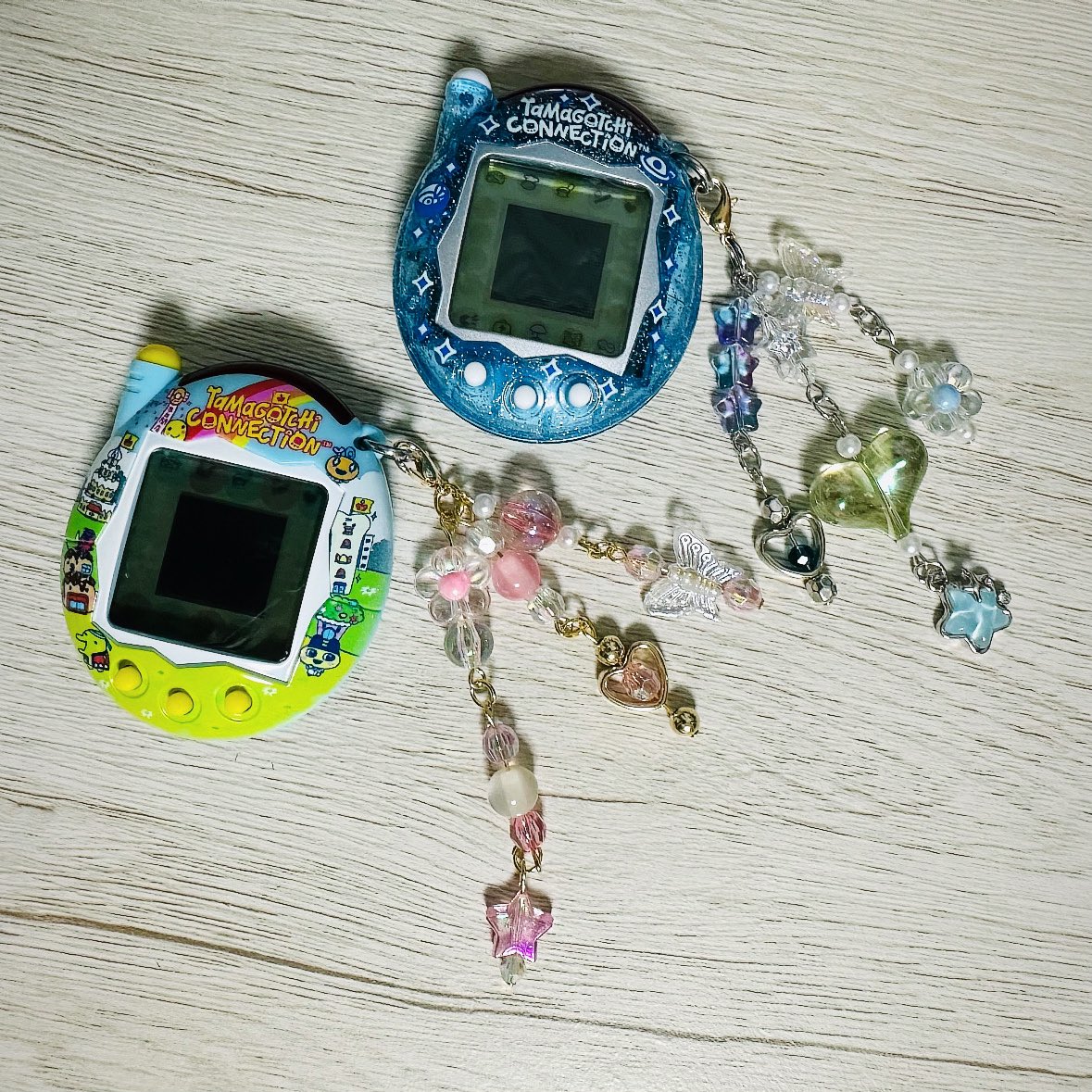 たまごっちコネクションはじめました！！
懐かしのフォルムで可愛すぎる🫶

ストラップも制作してみました✨
じゃらじゃらでかわいい🫶

メルカリで販売中です🌷

#たまごっち #たまごっちコネクション #たまごっちのプチプチおみせっち #ビーズストラップ