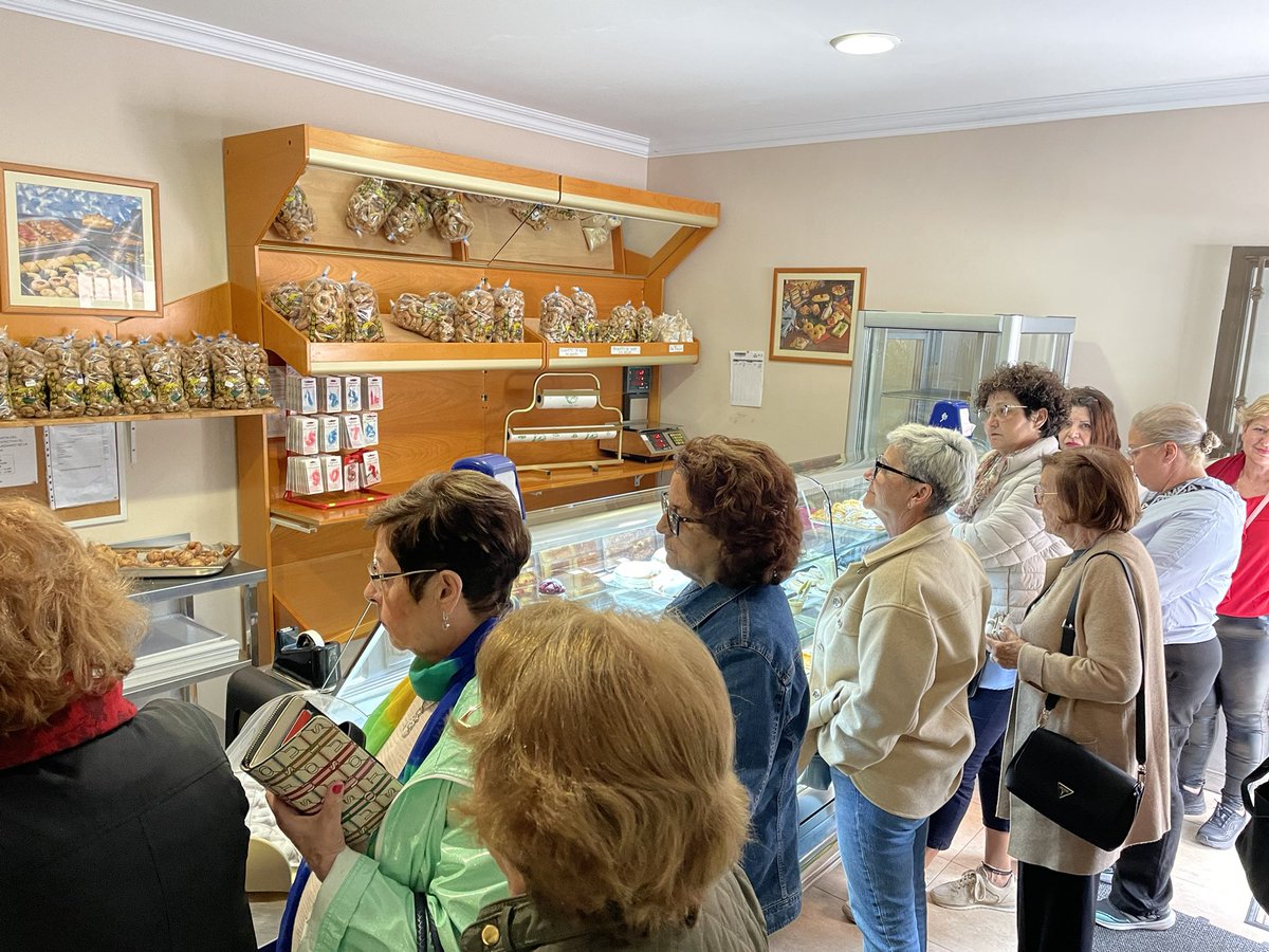 TurismoLosSilos's tweet photo. 📣 Hoy hemos recibido una visita especial de ASGOTE; Asociación de Gobernantas de Tenerife, ¡ha sido un placer tenerlas entre nosotros! Hasta la próxima… 🥰#asgote #lossilos #tenerife #islabaja #tenerife https://t.co/dCCnRcB8Km