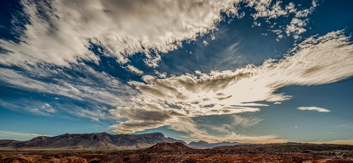 TedGrzelka's tweet image. Finding beauty in the ever-changing cloudscapes. 😶‍🌫️
#Mojave #PhotoArt #Nikon